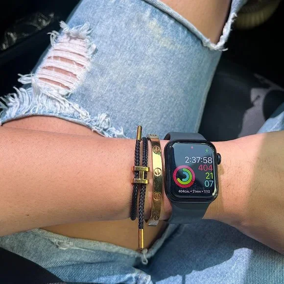 Neiman Marcus Gold-plated Buckle Design Titanium Steel Wire Rope Bracelet - Picture 2 of 3